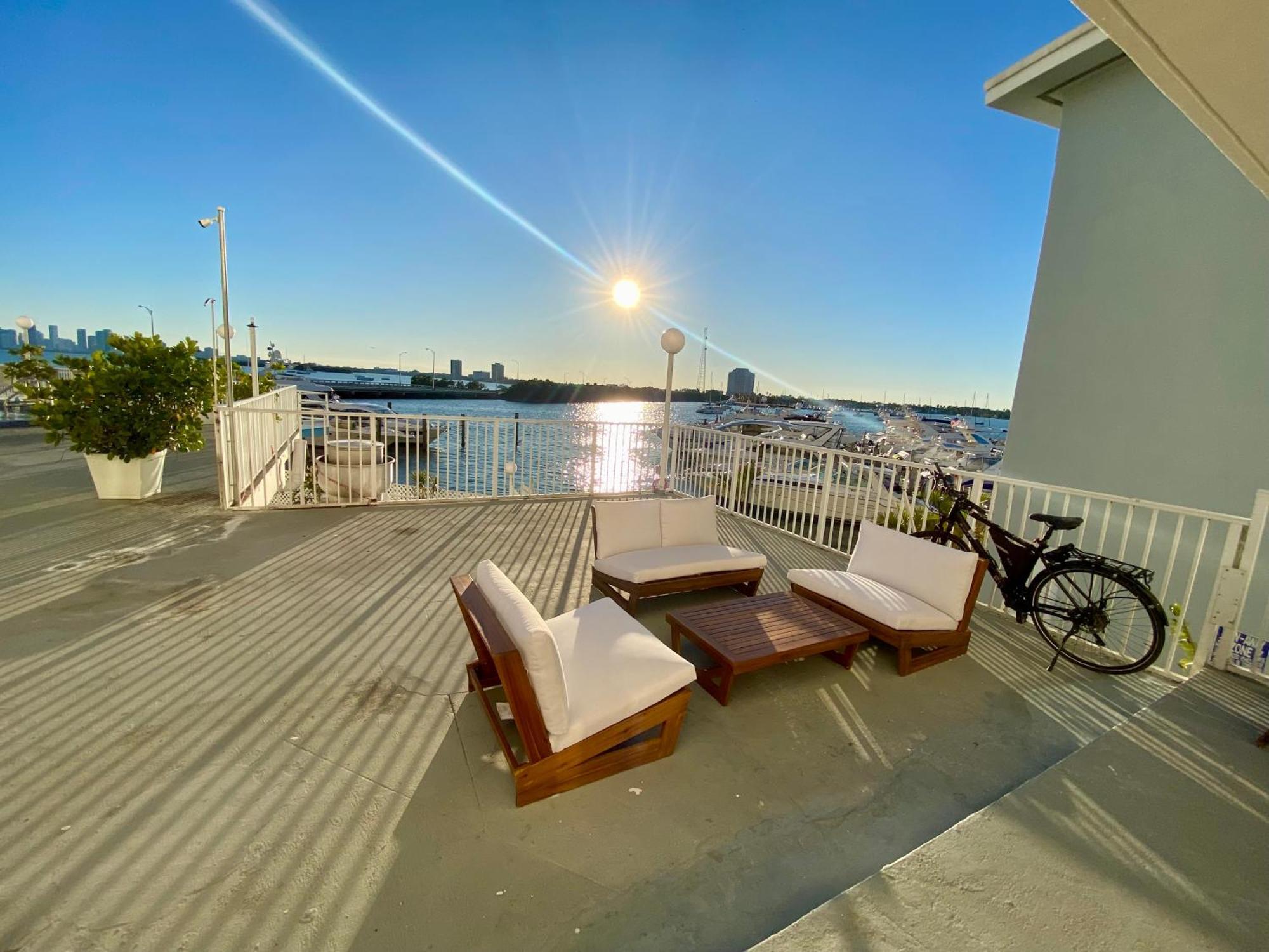 Luxurious Remodeled Direct Waterfront Apartment With Miami Skyline View And Outdoor Terrace Free Parking 5Min Drive To Майами-Бич Экстерьер фото