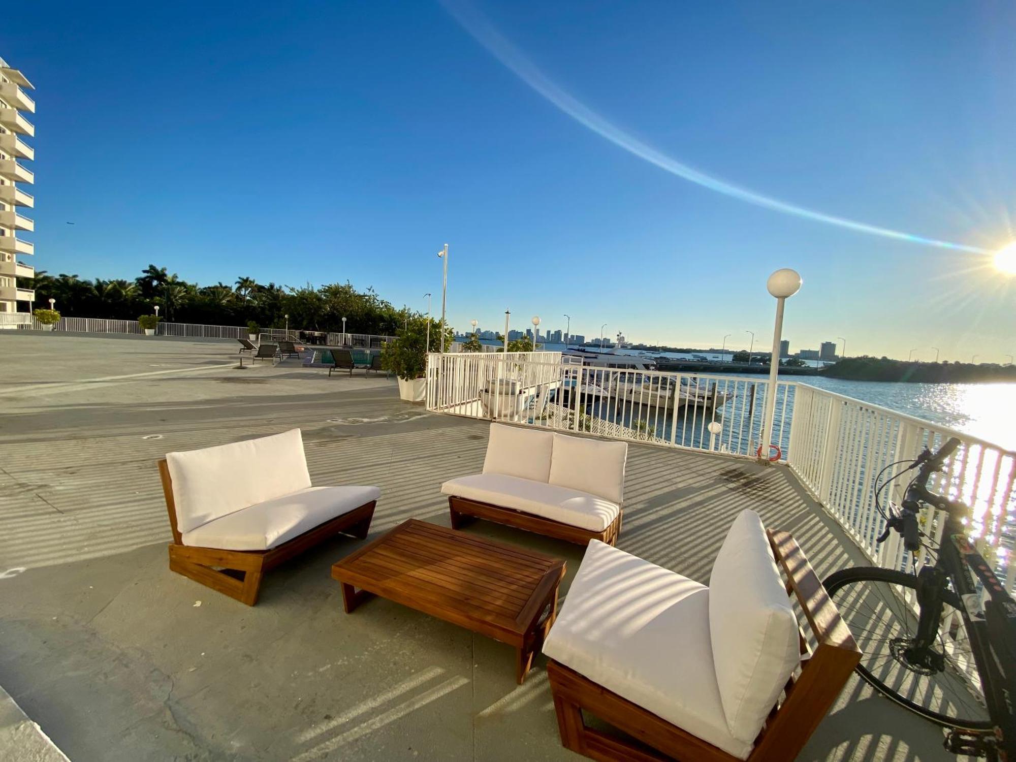 Luxurious Remodeled Direct Waterfront Apartment With Miami Skyline View And Outdoor Terrace Free Parking 5Min Drive To Майами-Бич Экстерьер фото