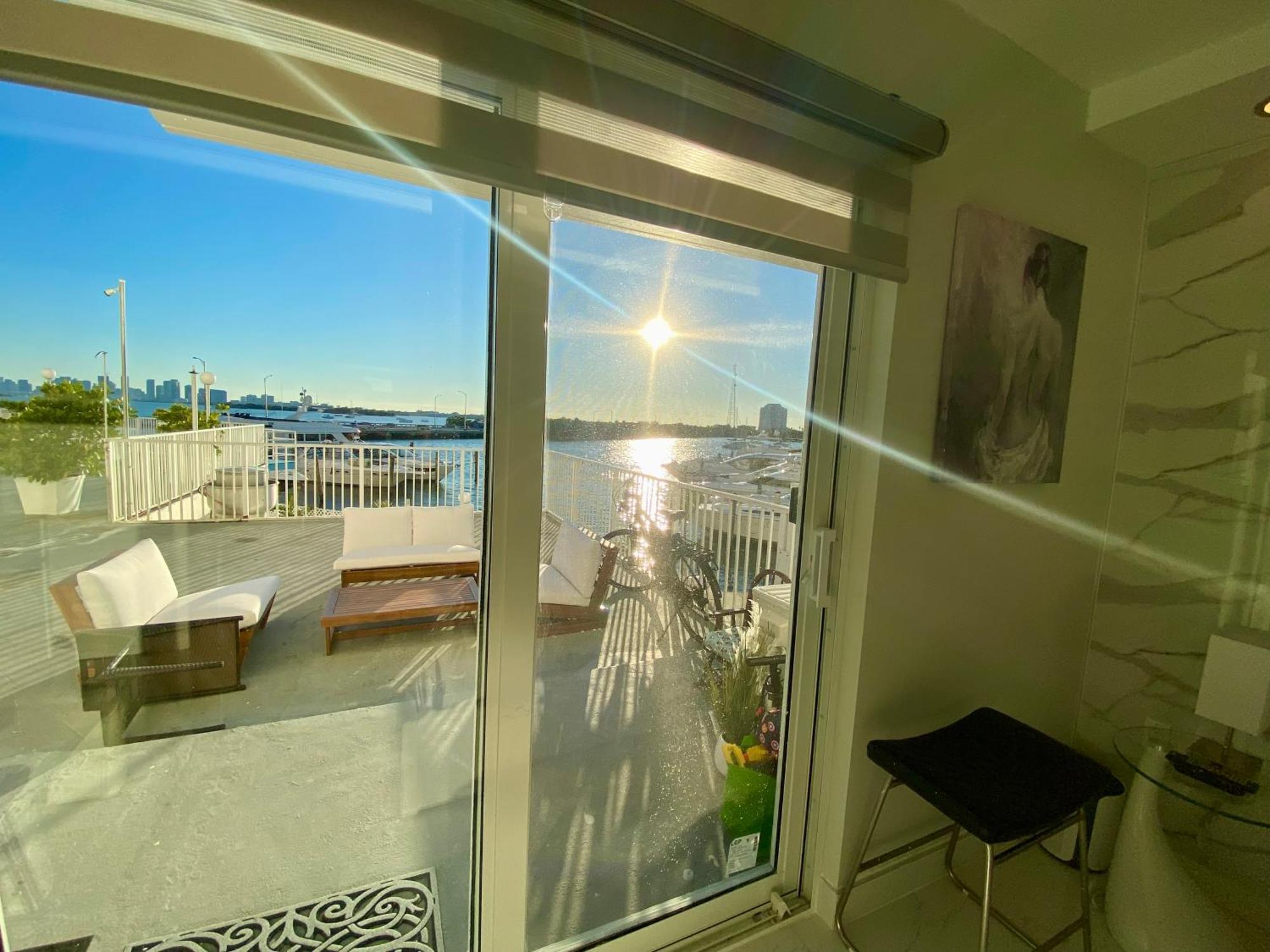 Luxurious Remodeled Direct Waterfront Apartment With Miami Skyline View And Outdoor Terrace Free Parking 5Min Drive To Майами-Бич Экстерьер фото