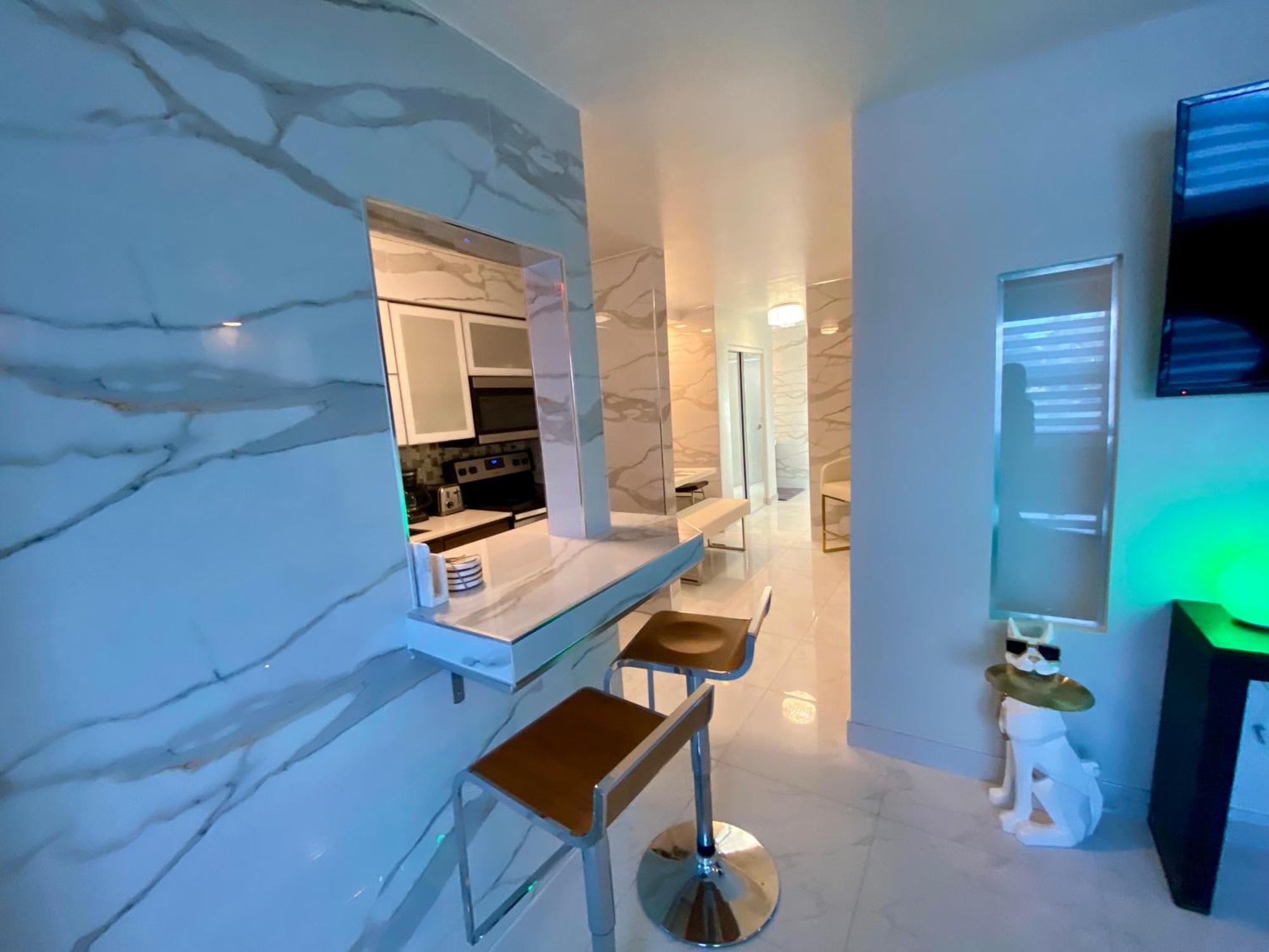 Luxurious Remodeled Direct Waterfront Apartment With Miami Skyline View And Outdoor Terrace Free Parking 5Min Drive To Майами-Бич Экстерьер фото